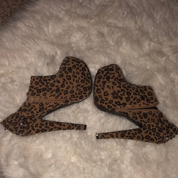 Heels - Picture 3 of 3